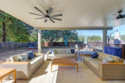 2862 Aquamarine Cir, Rescue CA  95672-9339 exterior