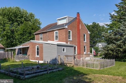 321 Howard St, Pottstown PA 19464-6701 exterior