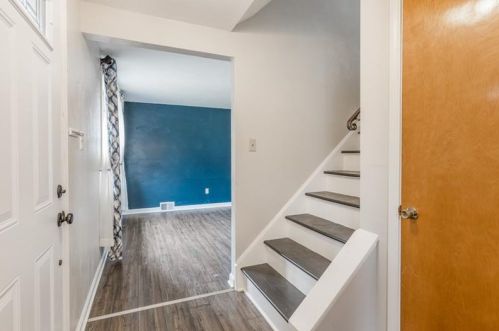 362 Laurie Dr, Pittsburgh, PA 15235-4051