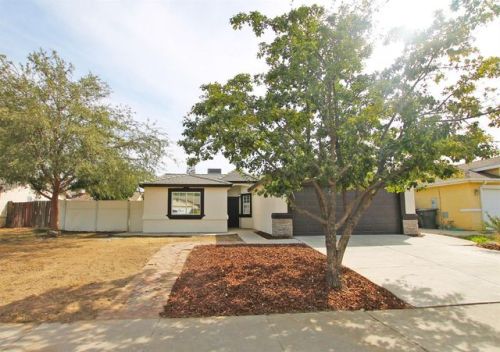 956 Esther St, Porterville, CA 93257-6357