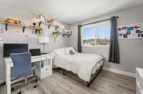 21051 Kingscrest Dr, Santa Clarita CA  91350-1990 exterior