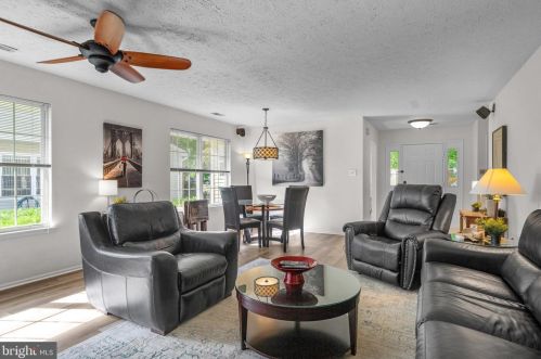 611 Cascade Dr, Mount Laurel NJ 08054-4928 exterior