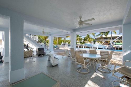 16 Corrine Pl, Key Largo FL 33037-4203 exterior