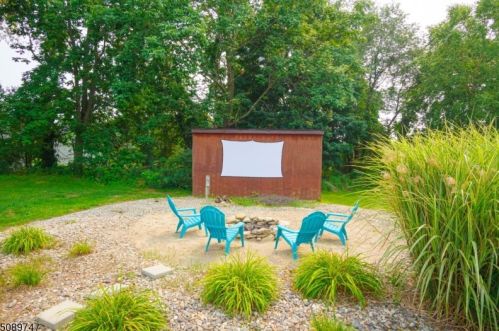 25 Martingale Dr, Wantage NJ  07461-2857 exterior