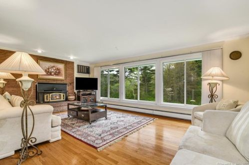 69 Bagburn Rd, Upper Stepney CT 06468-1407 exterior