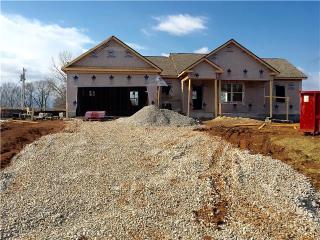 725 Redwood Cir, Columbia, TN 38401-6037