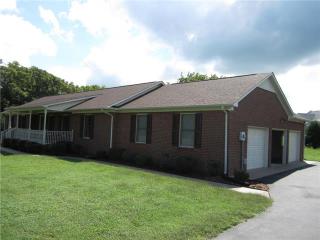 1613 Hayes Denton Rd, Columbia, TN 38401-8198