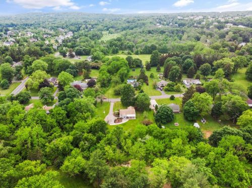 6 Orchard Dr, Flemington NJ  08822-1527 exterior