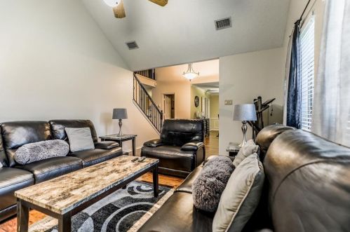 1500 Finley St, Cedar Hill TX 75104-4201 exterior