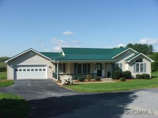 29 Cathy Ct, Hendersonville, NC 28792-8943