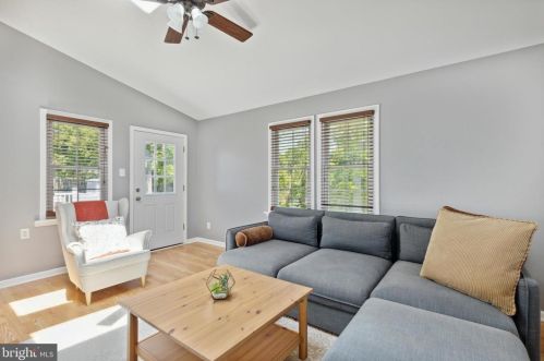 1186 Horseshoe Dr, Blue Bell PA  19422-1948 exterior