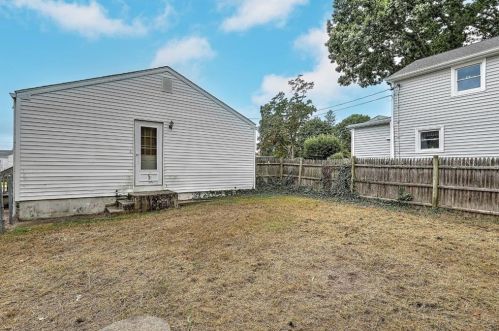 44 Rosemont Ave, Cumberland RI  02864-7519 exterior