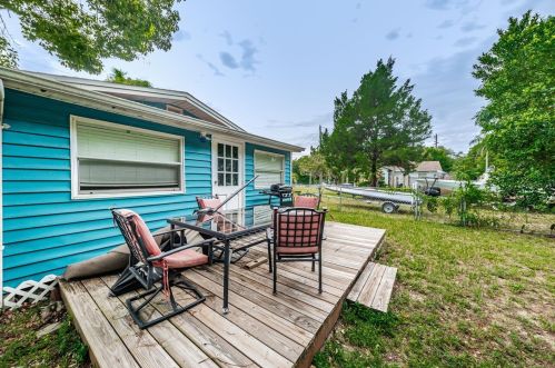 581 Dixie Hwy, Tarpon Springs FL  34689-5718 exterior