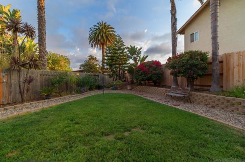 172 Santa Maria Ct, Vista CA  92083-5823 exterior