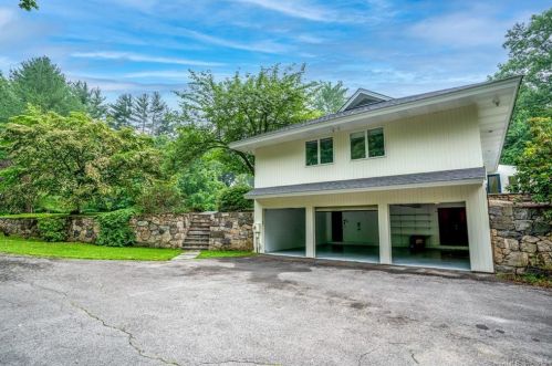14 Turtle Back Rd, New Canaan CT  06840-2618 exterior