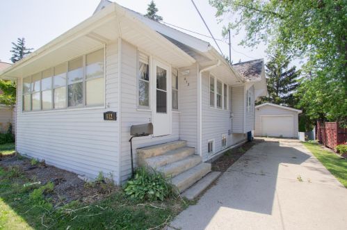 612 11th St, Watertown, WI 53094-4836