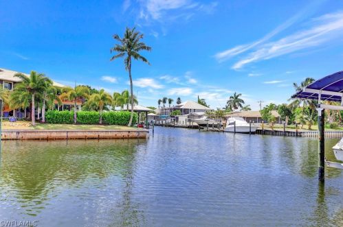 2381 Oleander St, Saint James City FL  33956-2032 exterior