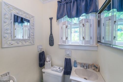 15 Floyd Rd, Verona NJ  07044-2521 exterior