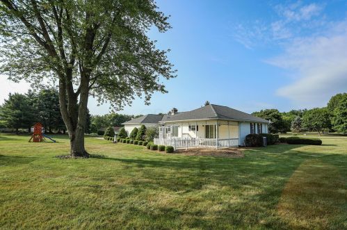 6850 Castlewood Dr, Carroll OH  43112-9786 exterior