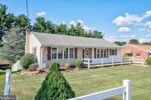 575 Pershing Ave, Red Lion, PA 17356-9132