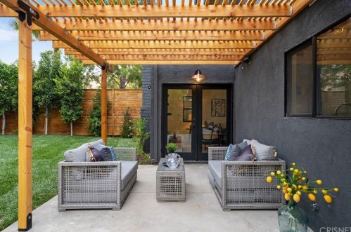 4070 Bakman Ave, North Hollywood CA  91602-3302 exterior