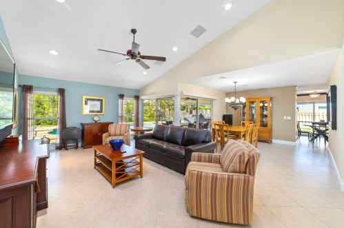 12426 Sawgrass Ct, West Palm Beach, FL 33414-4823
