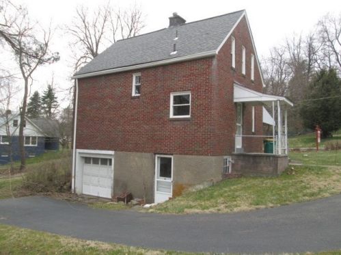 105 Mary Ann Dr, Glenshaw PA  15116-3031 exterior