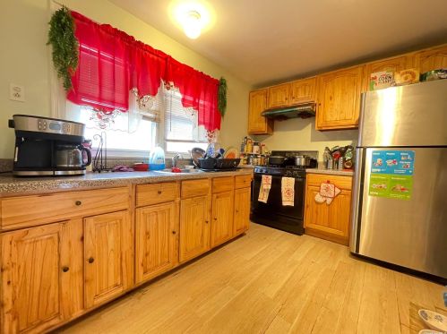 86-10 77th St, Jamaica, NY 11421-1033