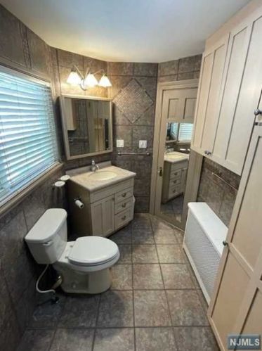 1130 Magnolia Rd, Teaneck NJ  07666-2744 exterior