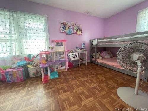 16 Esther Ave, Waterbury CT  06708-4819 exterior