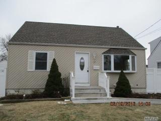 100 Copiague Pl, Copiague, NY 11726-3420