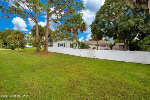402 Ash St, Sebastian FL  32958-4308 exterior