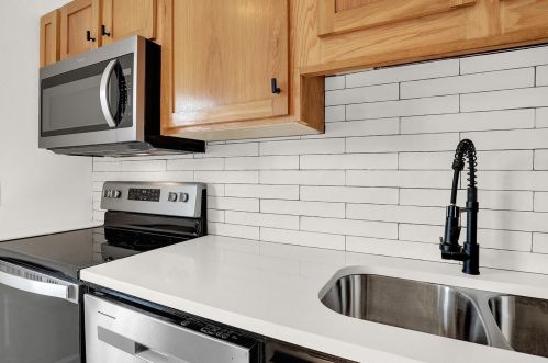 703 Center St, Mount Pleasant SC  29464-4902 exterior