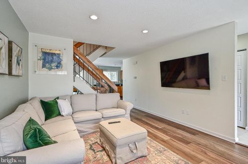 2414 Southgate Sq, Herndon VA  20191-1239 exterior