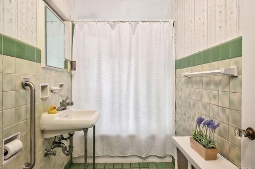 233 Chatterton Pkwy, White Plains NY  10606-2235 exterior