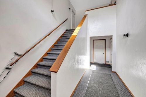 1030 Laverne Dr, Green Bay, WI 54311-5940