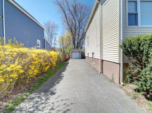 51 Van Pelt Pl, West Paterson, NJ 07424-1087