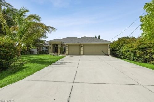3106 4th St, Lehigh Acres, FL 33976-2427