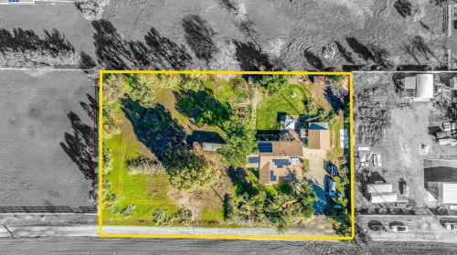 10200 Kelly Ln, Gilroy, CA 95020-9208