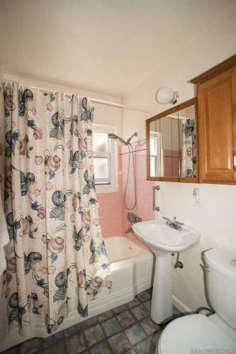 1857 Denver St, San Diego CA 92110-3335 exterior