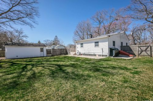 22 Blossom Ave, Holtsville NY  11742-1705 exterior
