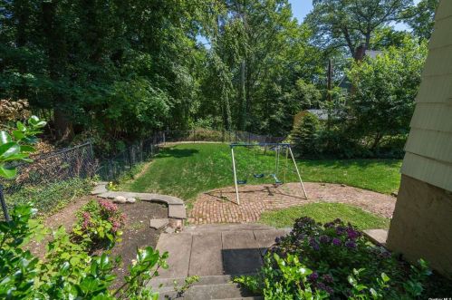 9 Doris Ct, Northport NY  11768-2000 exterior