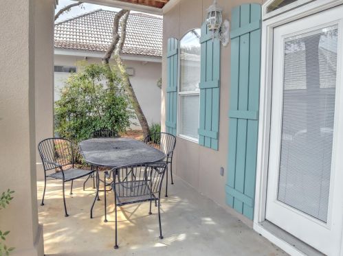 37 Aquamarine Cv, Destin, FL 32550-3893
