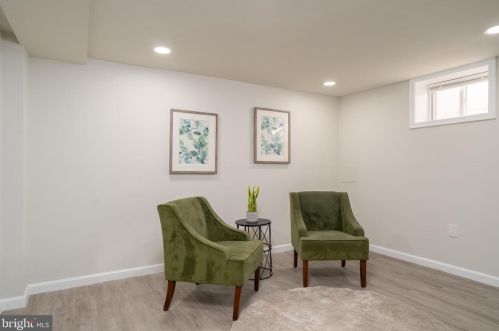 6916 Arlington Blvd, Falls Church VA  22042-1937 exterior