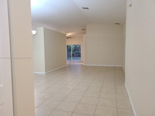 12668 47th St, Hollywood, FL 33027-6041