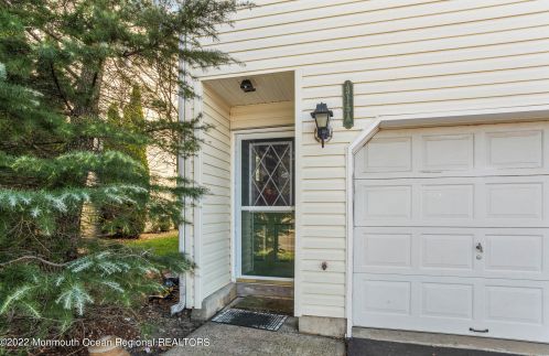 315 Shore Dr, Monmouth Hills, NJ 07732-1208