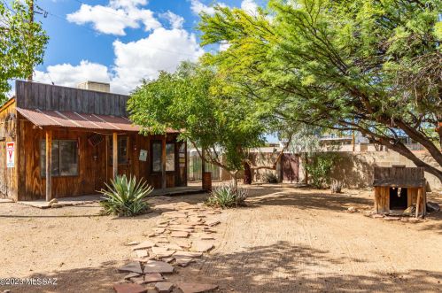 744 Camino Seco, Tucson AZ 85710-2627 exterior