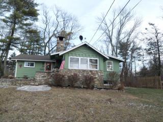 1122 Lakeside Dr, Barry Lakes NJ  07422-2020 exterior