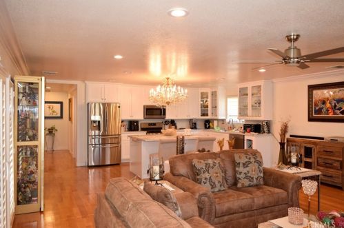 11803 Casimir Ave, Hawthorne CA  90250-1994 exterior