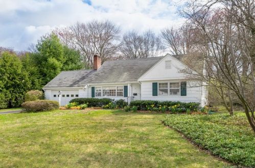 87 Sanford Ln, Stamford, CT 06905-2819